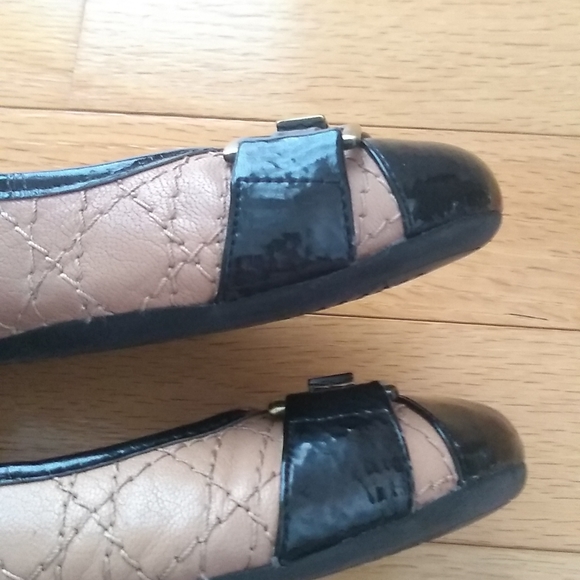 Woman's 6 1/2  Bandolino Leather Flat - Picture 6 of 8